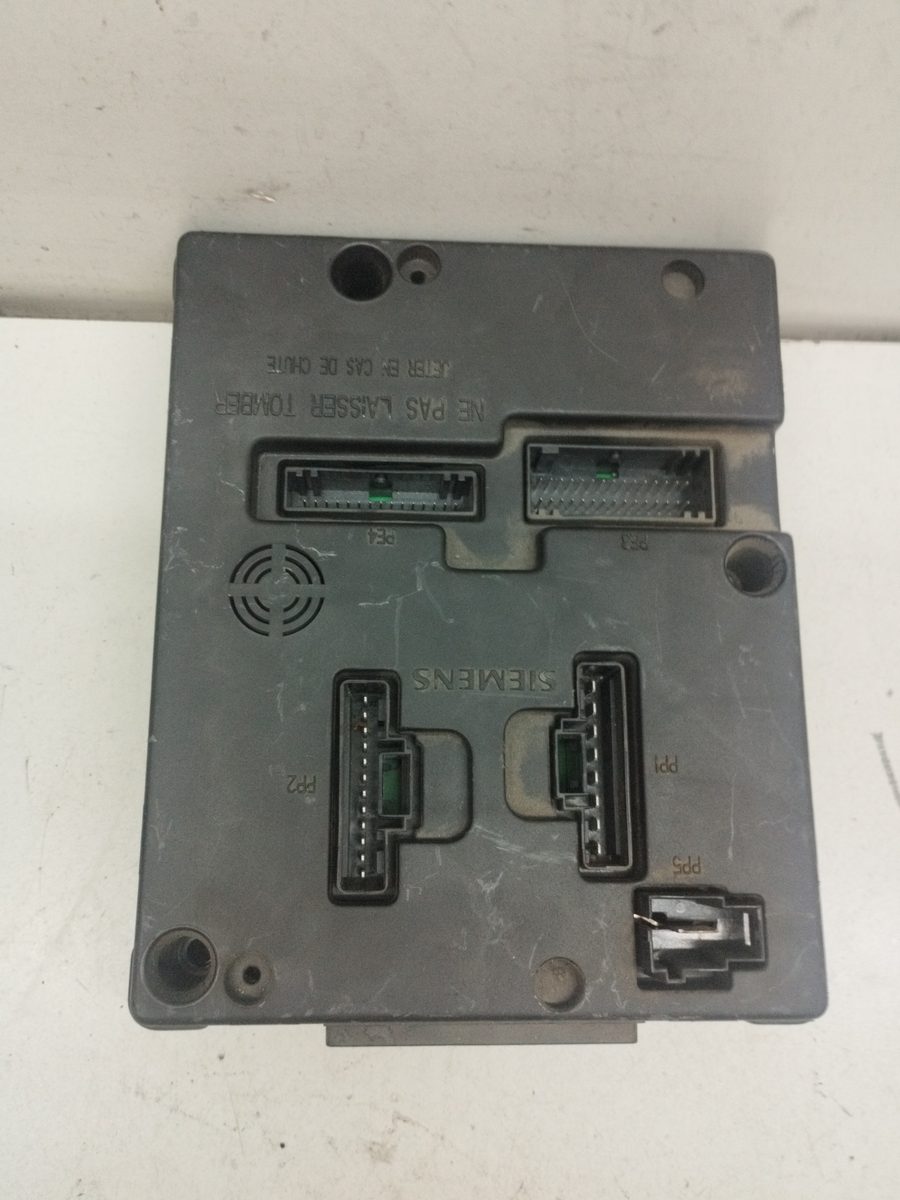 Caja Reles / Fusibles / Modulo Bsi Renault Megane I Berlina Hatchback (BA0) 7703297929