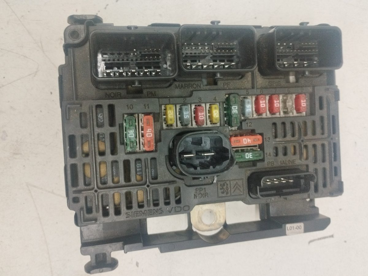 Caja Reles / Fusibles Peugeot 407 2004-2011 ST Confort 2.0L 100kW 9661682580
