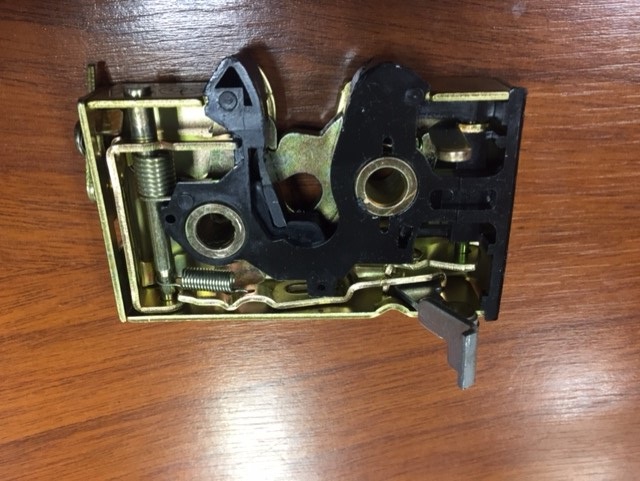 CERRADURA PUERTA TRA DER VW SANTANA 87-90