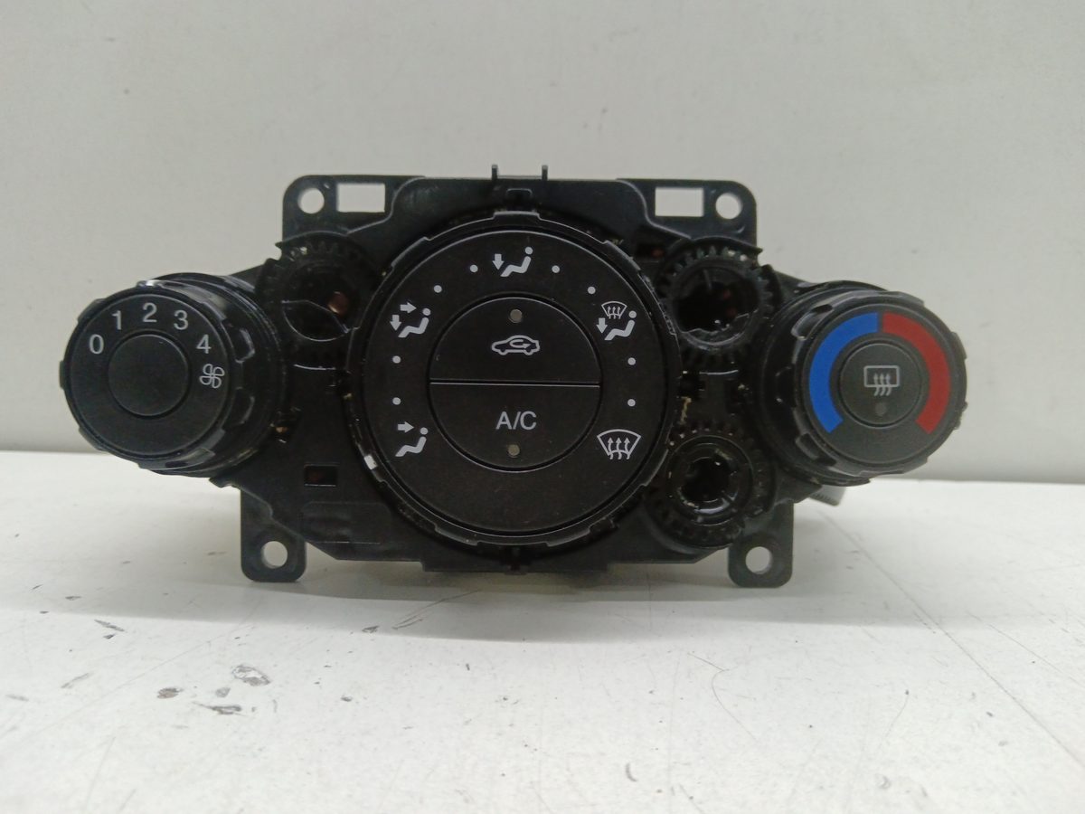 Comandos De Calefacción Ford Fiesta (CB1) 2008-2013 Ambiente 1.25L 44kW 8A6119980AE
