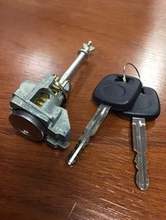 CILINDRO PUERTA DER TOYOTA HILUX VIGO 2004-2015