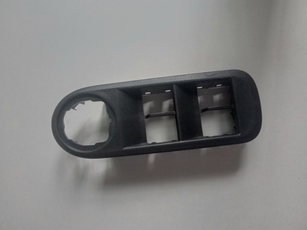 Moldura Comando Vidrios Renault Oroch