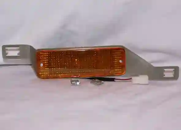 Farol de paragolpe delantero derecho Toyota Corolla 1981