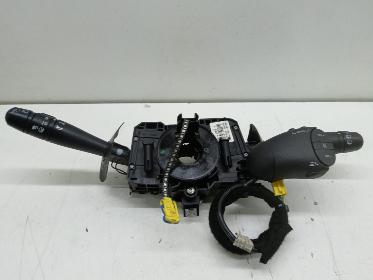 Llave Multifuncion Renault Duster 2010-Actualidad Ambiance 4×2 1.5L 63kW 8200792587