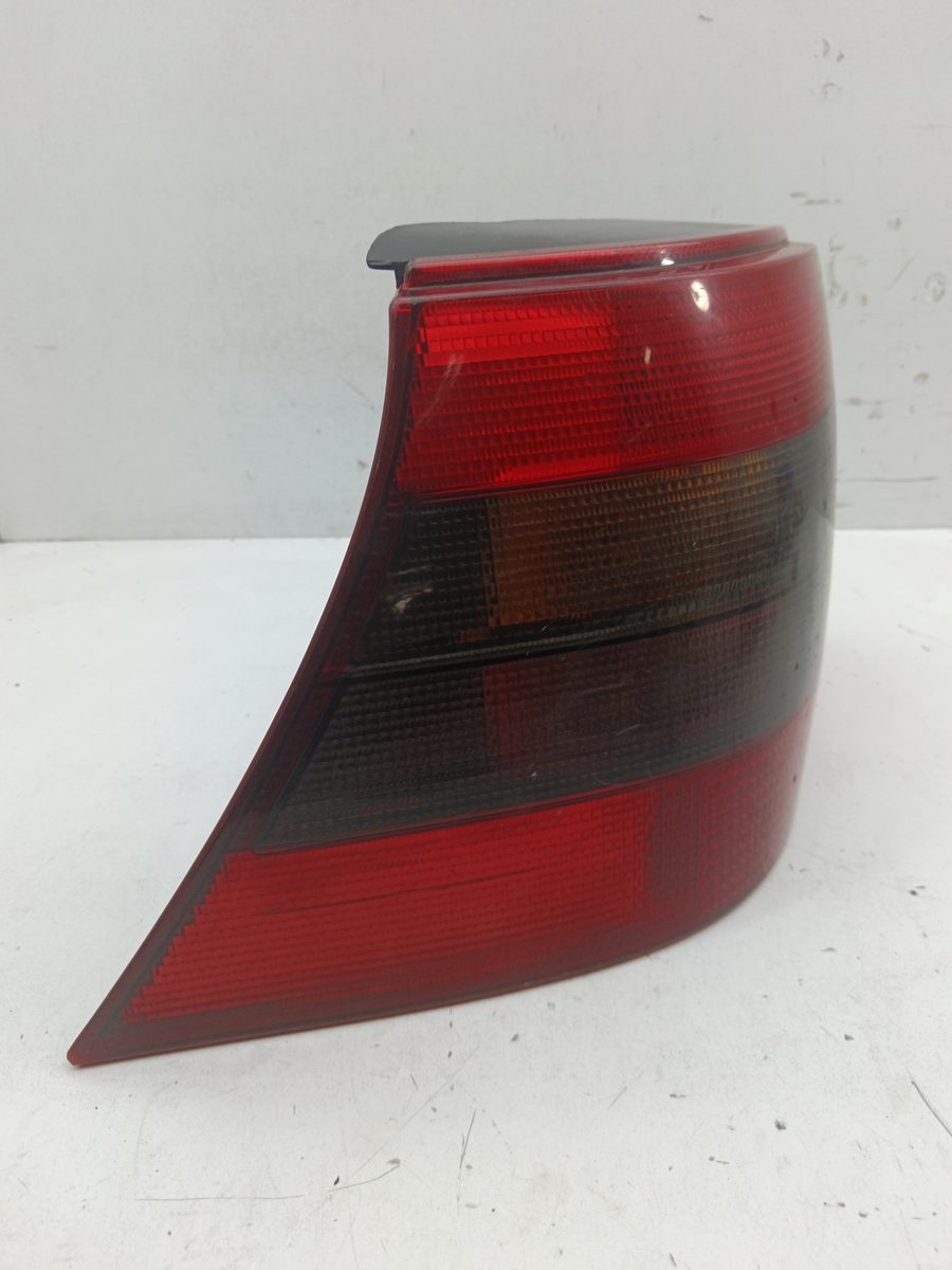 Farol Trasero Izquierdo Exterior Volkswagen Golf IV Berlina (1J1) 1997-2003 SDI