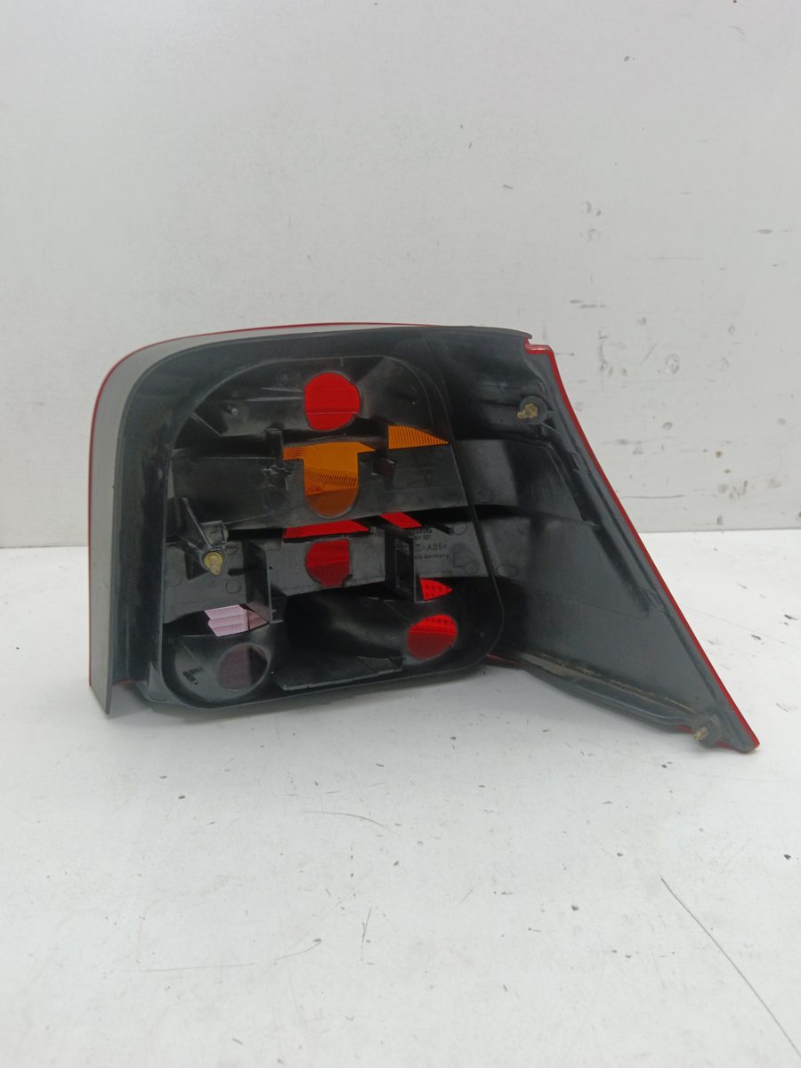 Farol Trasero Izquierdo Exterior Volkswagen Golf IV Berlina (1J1) 1997-2003 SDI