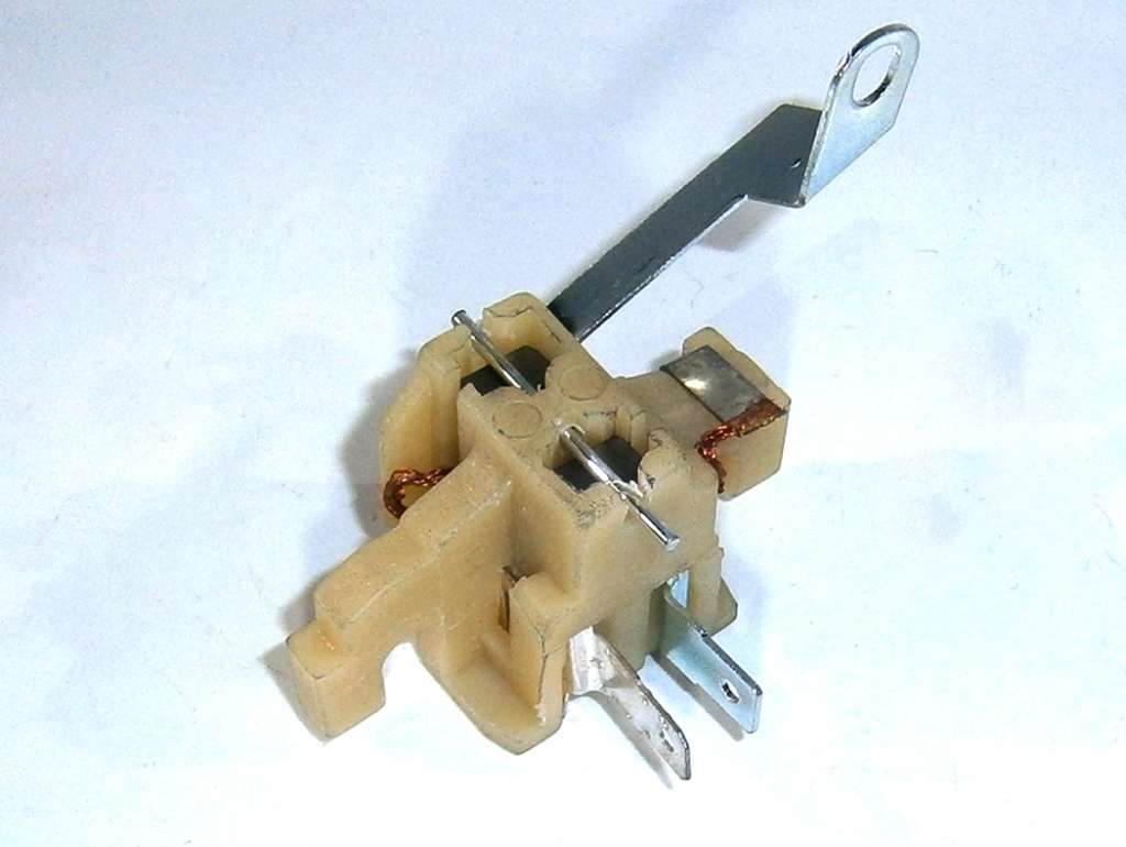 PORTACARBON ALTERNADOR BOSCH 3 TERMINALES
