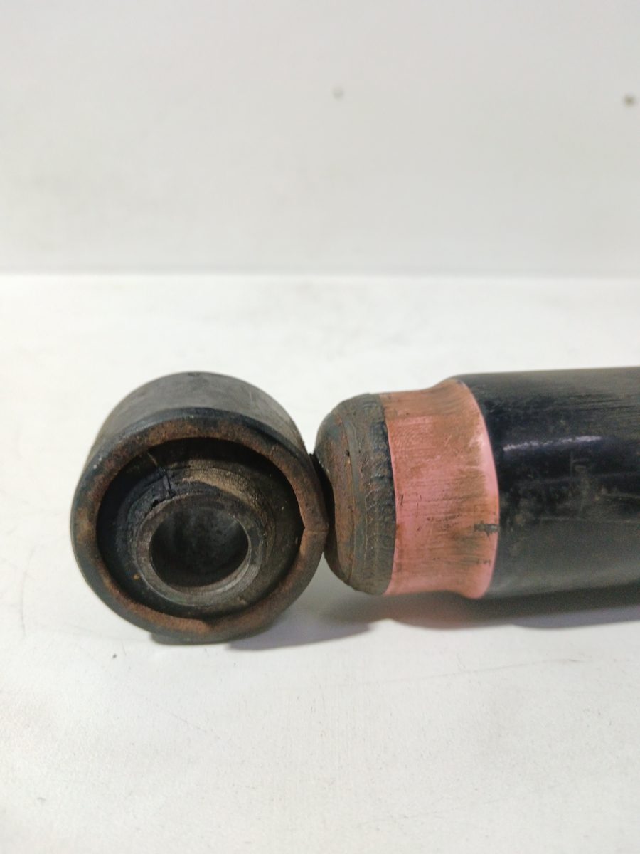 Amortiguador Trasero Der/Izq Toyota Hilux 1997-2004 HILUX I 4851135462
