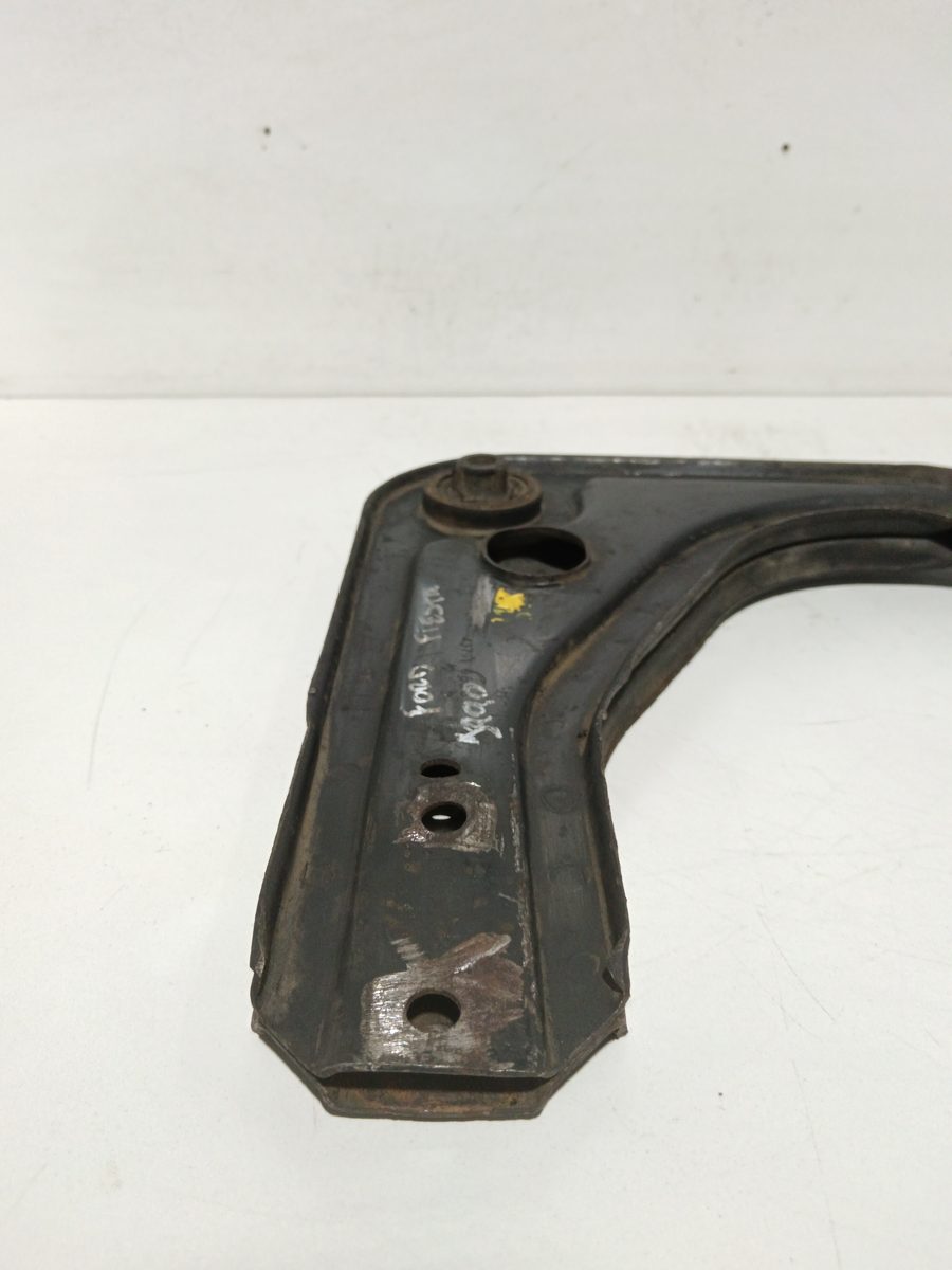 Parrilla de Suspension Inferior Trasera Izquierda Ford Fiesta Berlina 89FB3A052AC
