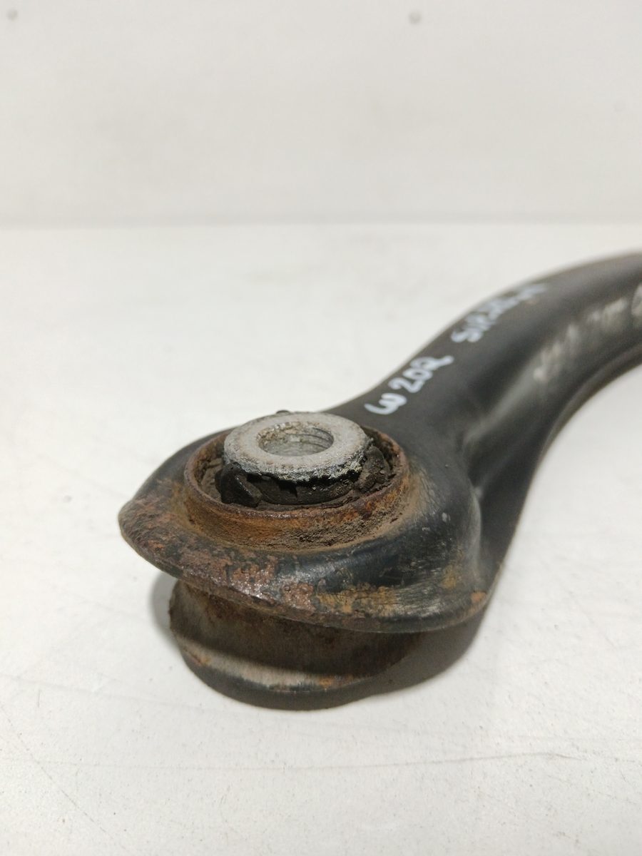 Parrilla de Suspension Superior Delantera Derecha Mercedes-Benz Clase C (W202) Berlina