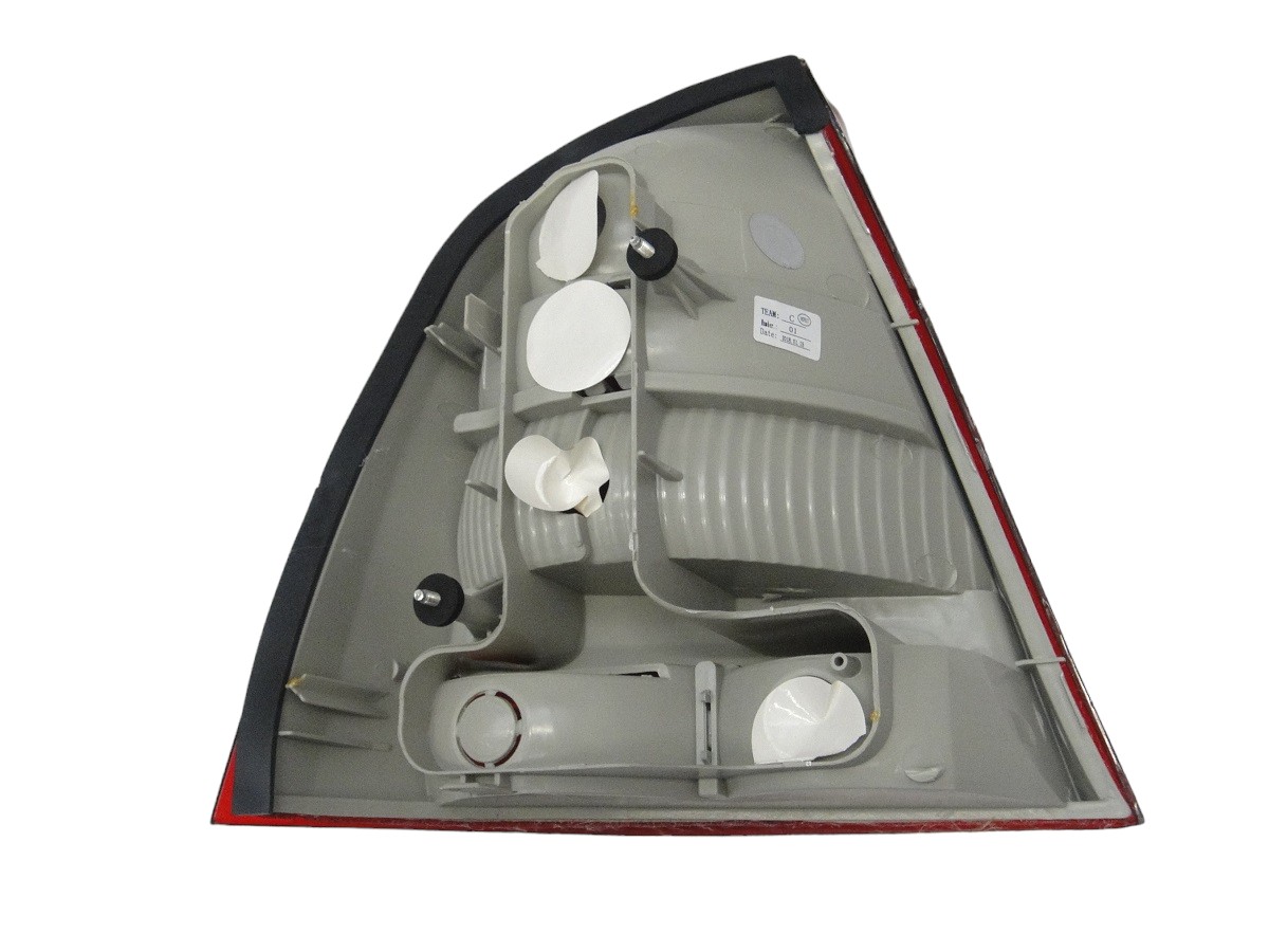 FARO TRASERO DERECHO CHEVROLET CORSA NOVO SEDAN 03/07