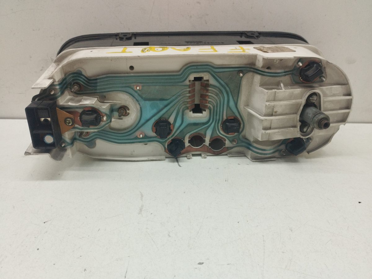 Tablero de Instrumentos Ford Fiesta Berl./express desde 1976 XR2 82FB108496A