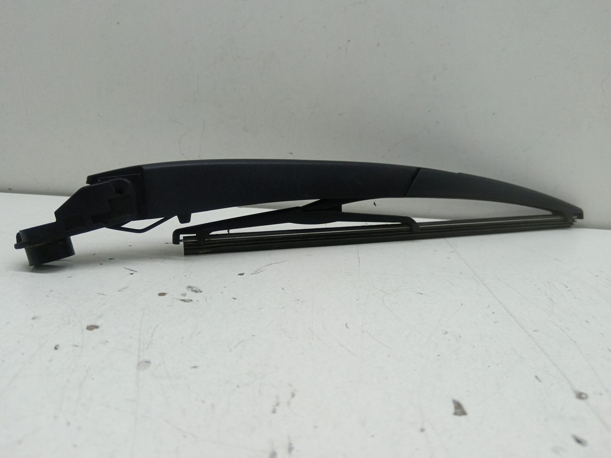 Brazo Limpia Luneta Renault Sandero 2012-Actualidad Laureate
