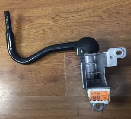 BRAZO S/ESPEJO IZQ JAC CAMION HFC 1035 (KT) 18