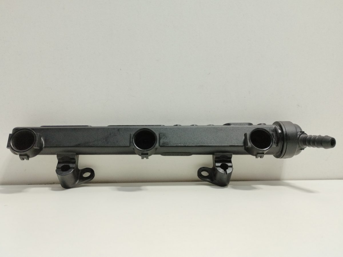 Rampa Inyectora Volkswagen Up! (122) 2016-2018 * 04C133317