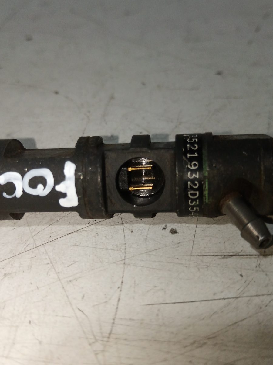 Inyector Ford Focus Berlina (CAP) 2004-2007 1.8 TDCi Turbodiesel CAT 1.8L 85kW 2T1Q9F593AA