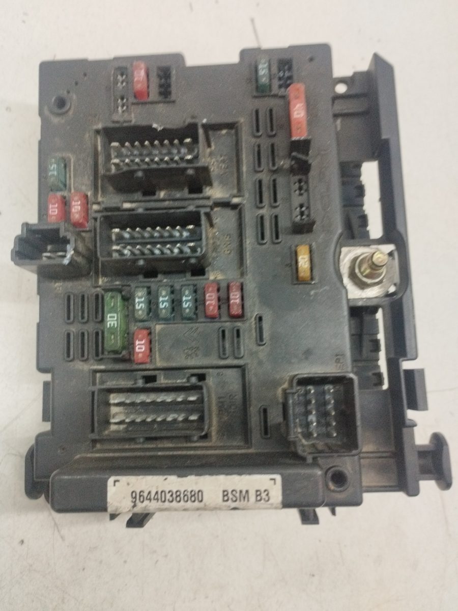 Caja Reles / Fusibles Peugeot 206 Berlina 1998-2010 2.0 16V CAT 2.0L 130kW 9644038680