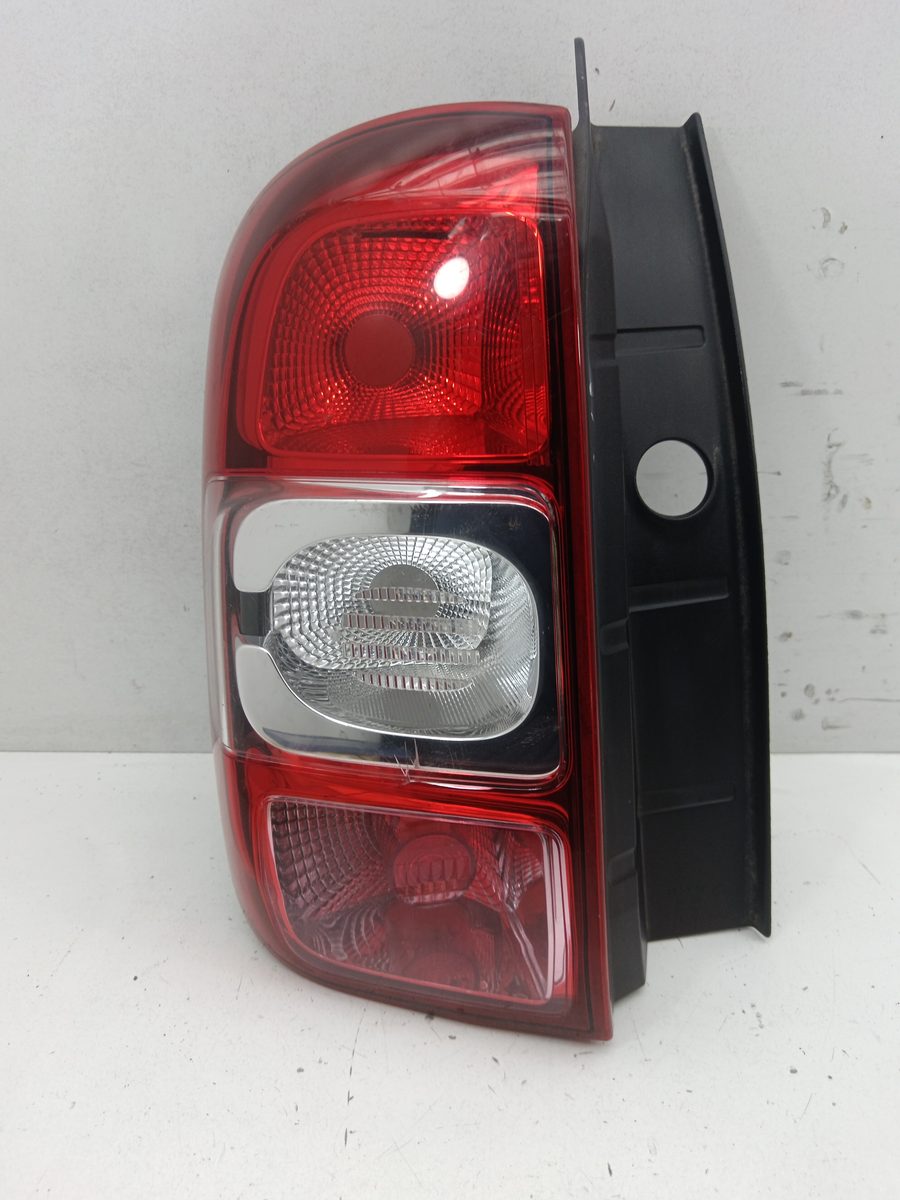 Farol Trasero Izquierdo Exterior Renault Duster 2010-Actualidad Ambiance 4×4