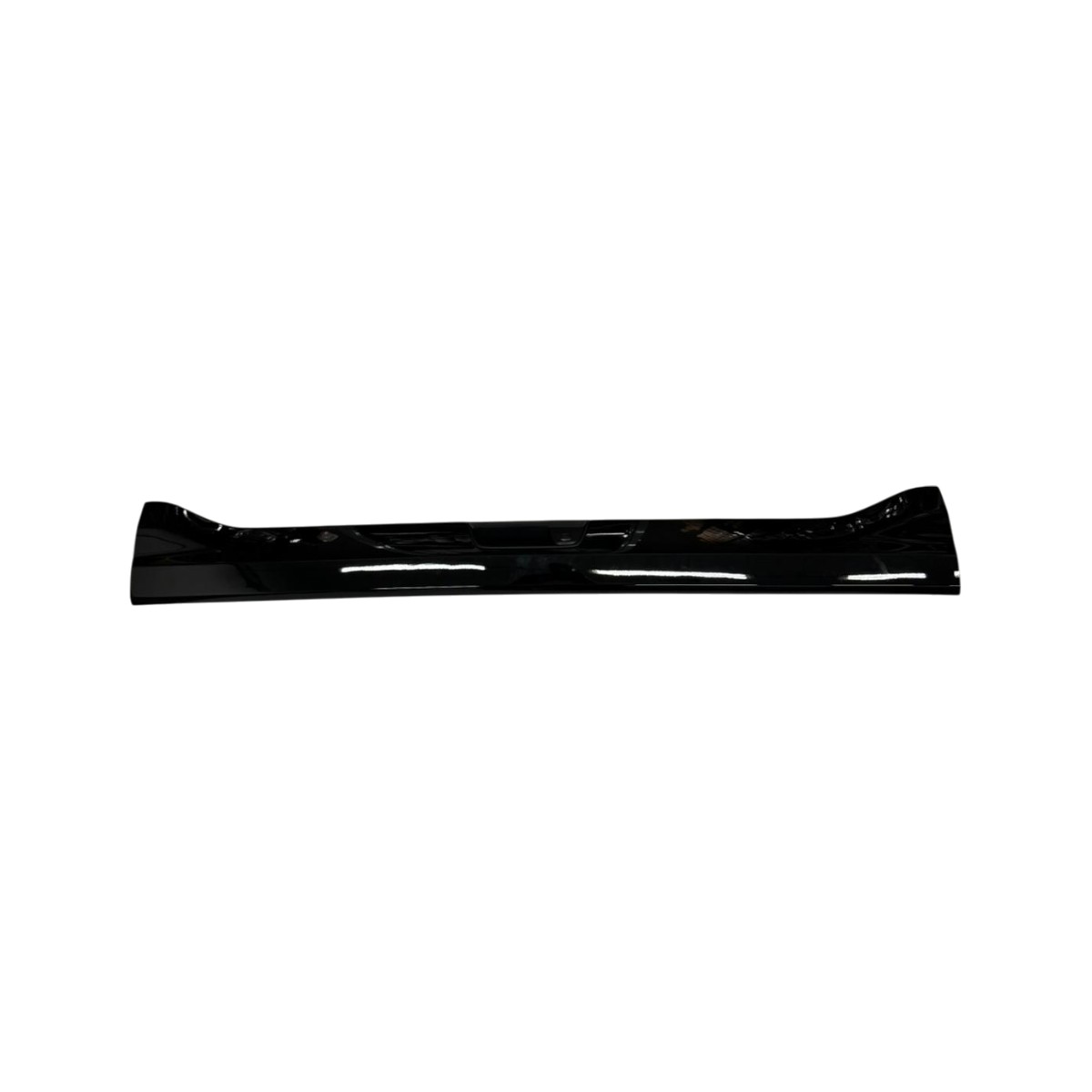 MOLDURA CENTRAL TAPA TRASERA *CHEVROLET MONTANA 2023/