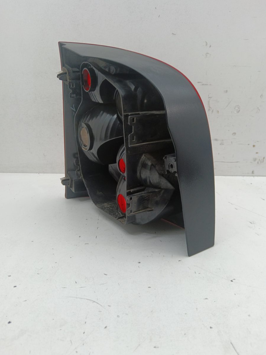 Farol Trasero Derecho Exterior Volkswagen Polo (9N1) 2001-2005 Conceptline 6Q6945096B