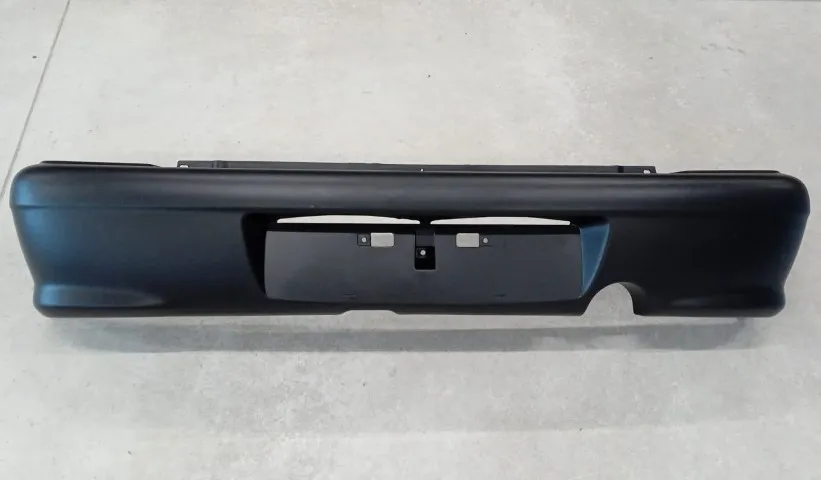 Paragolpe trasero