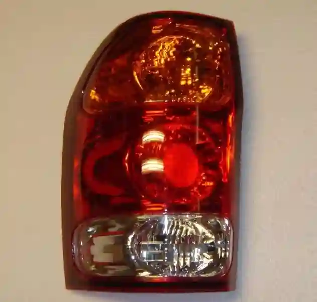 Faro trasero izquierdo