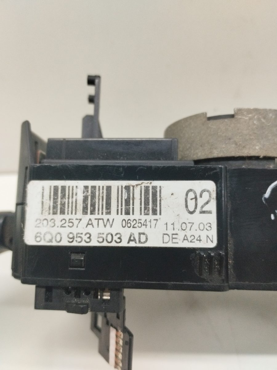 Llave Señalero Y Limpiaparabrisas Volkswagen Polo (9N1) 2001-2005 1.9 SDI 6Q0953503AD