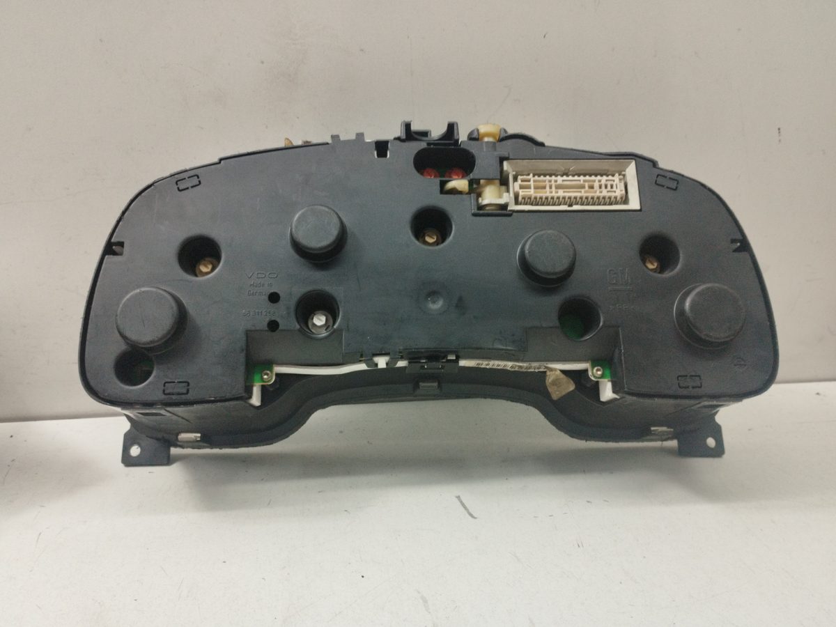 Tablero de Instrumentos Opel Astra G Berlina 1998-2004 Club 1.7L 55kW 90561451QK