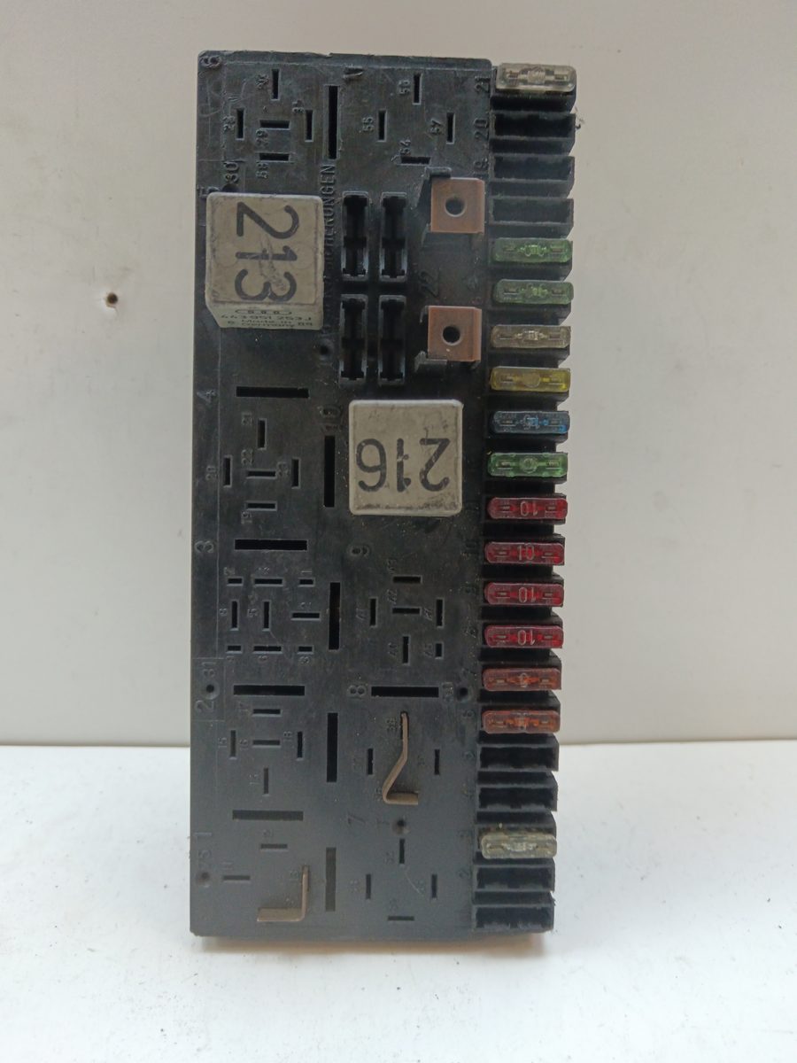 Caja Reles / Fusibles Audi 100 Berlina (C4) desde 1990 Europa 2.6L 110kW 443941822A