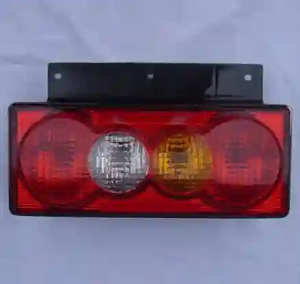 Faro trasero derecho