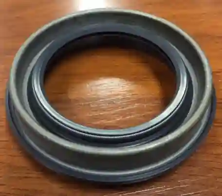 RETEN 50.0 X 70.0 X 12.5/18.0 R/TRA NISSAN D21