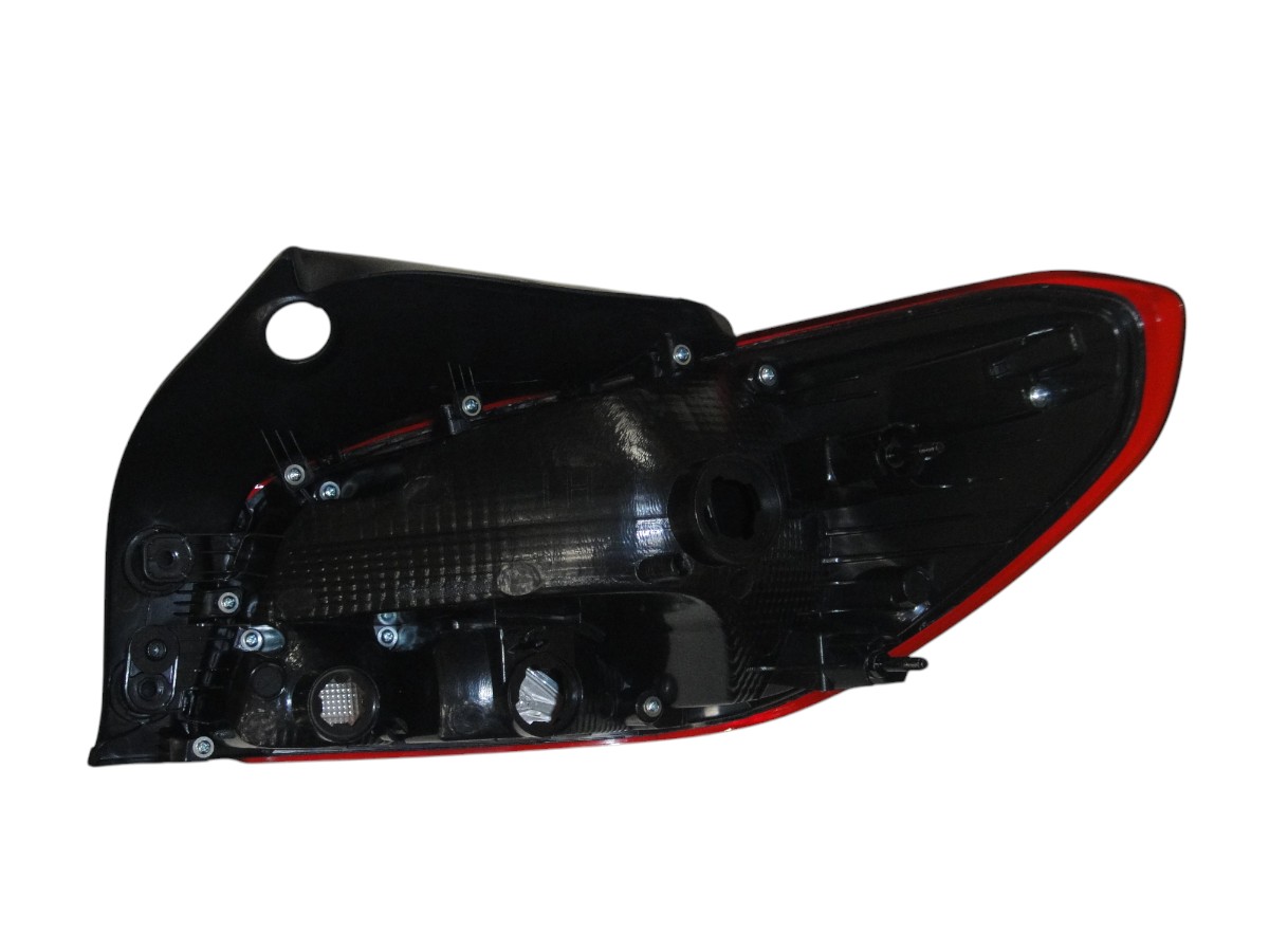 FARO TRASERO IZQUIERDO CHEVROLET ONIX LT 2020 / ( HATCH )