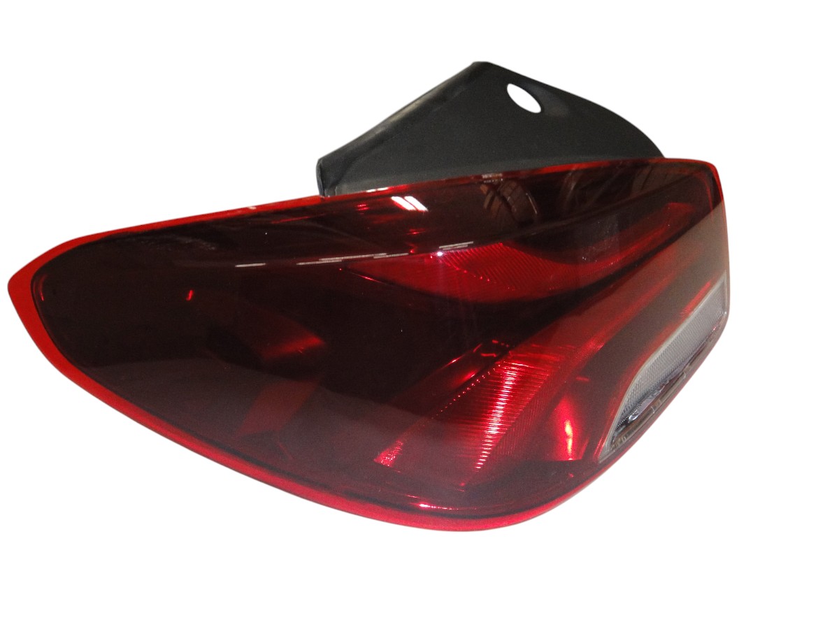 FARO TRASERO IZQUIERDO CHEVROLET ONIX LT 2020 / ( HATCH )