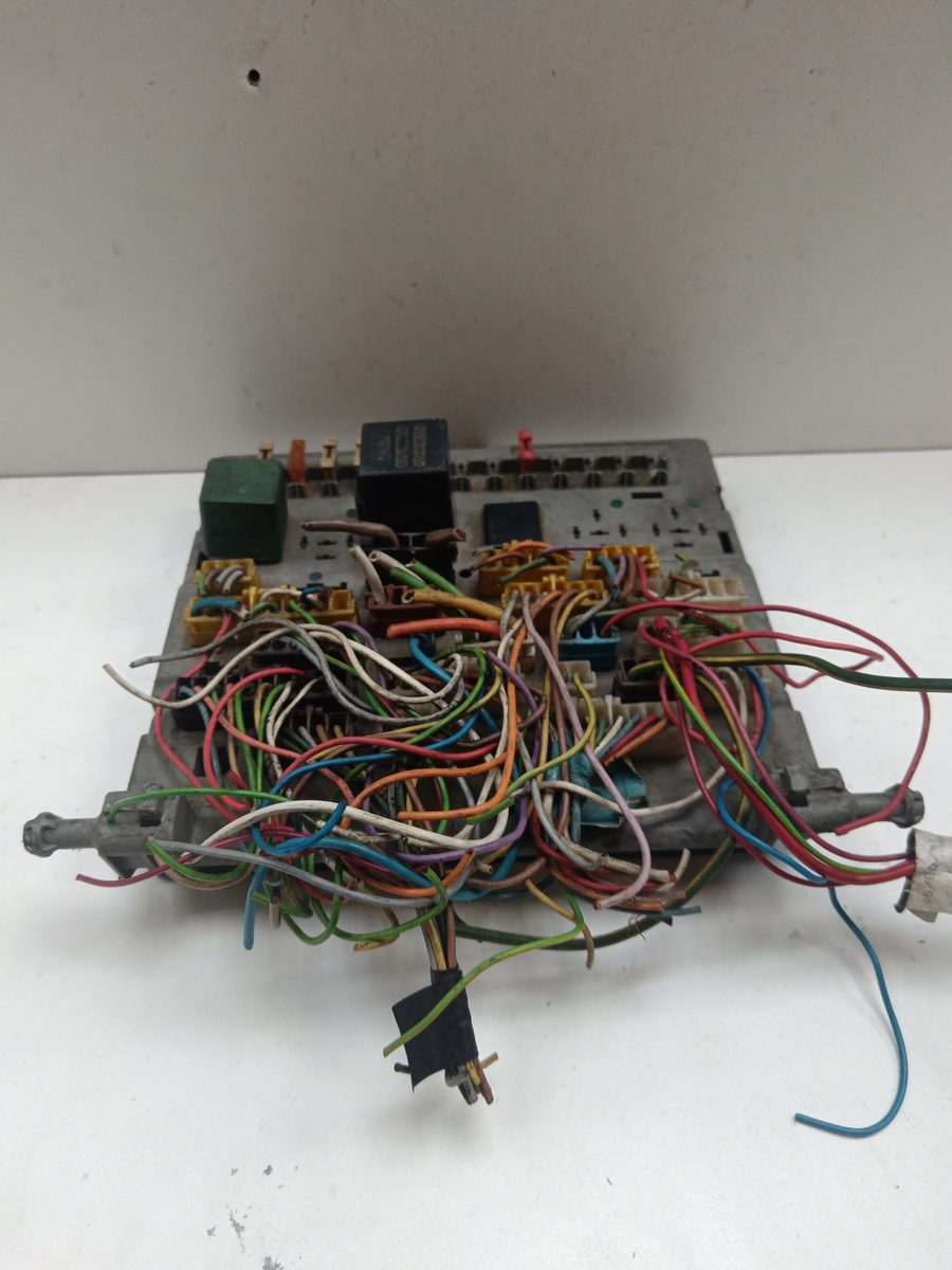 Caja Reles / Fusibles Peugeot 205 Berlina 1983-1998 GENERATION