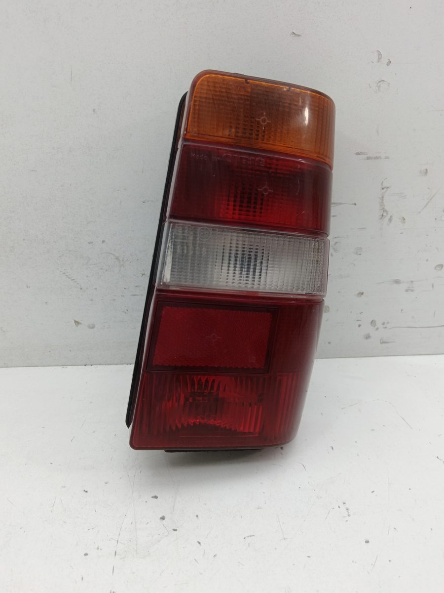 Farol Trasero Derecho Exterior Fiat Fiorino Enero (255) 1994-Actualidad Básico Furg