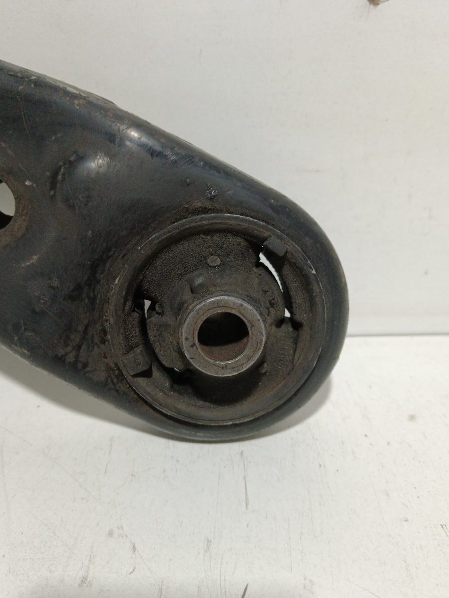 Parrilla de Suspension Inferior Trasera Izquierda Toyota Corolla (E15) 2006-2011 0822817