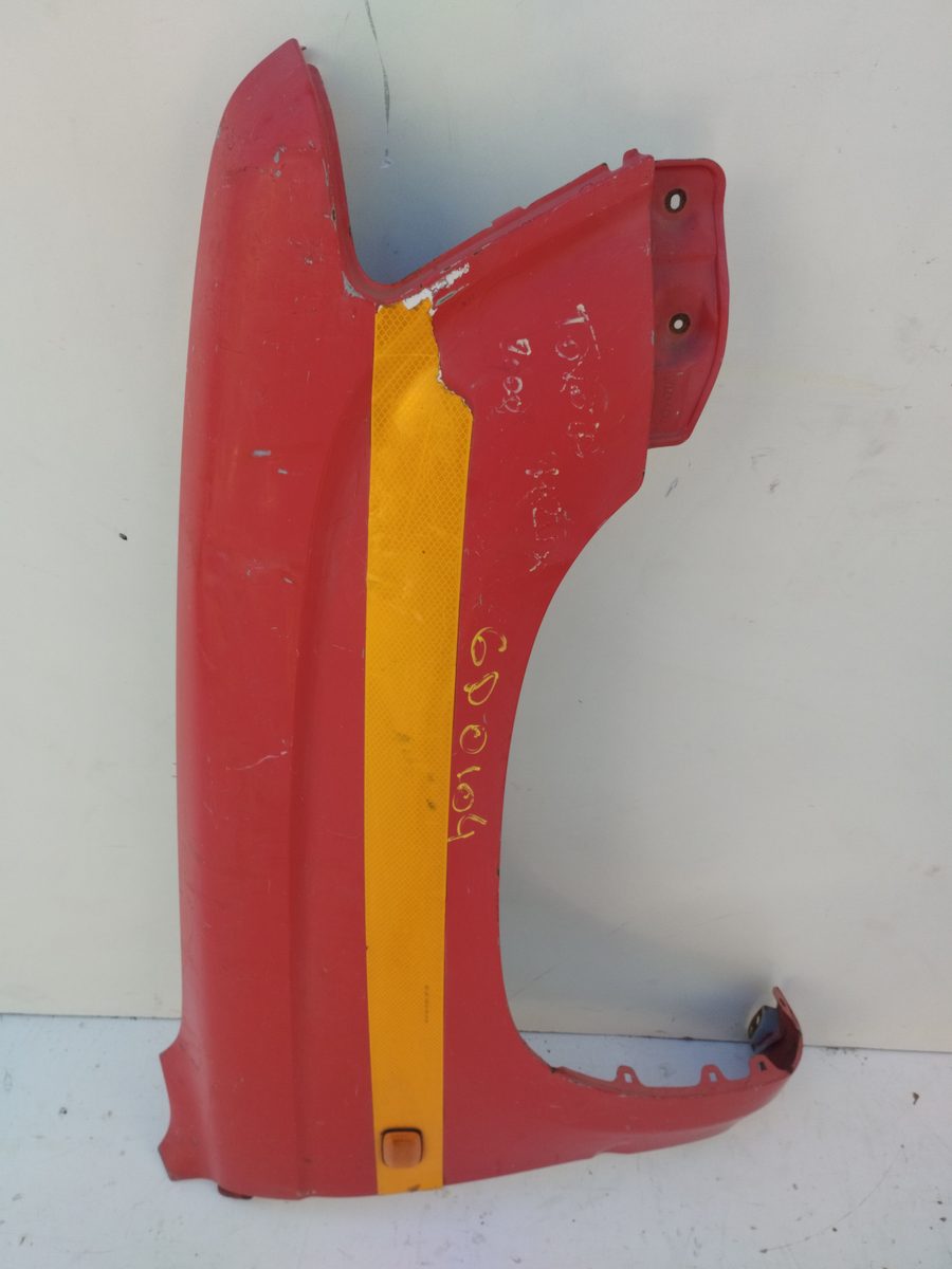 Guardabarro Delantero Derecho Toyota Hilux 1997-2004 HILUX I