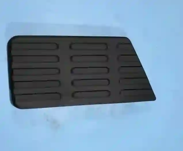 Pisadera de paragolpes trasero derecho