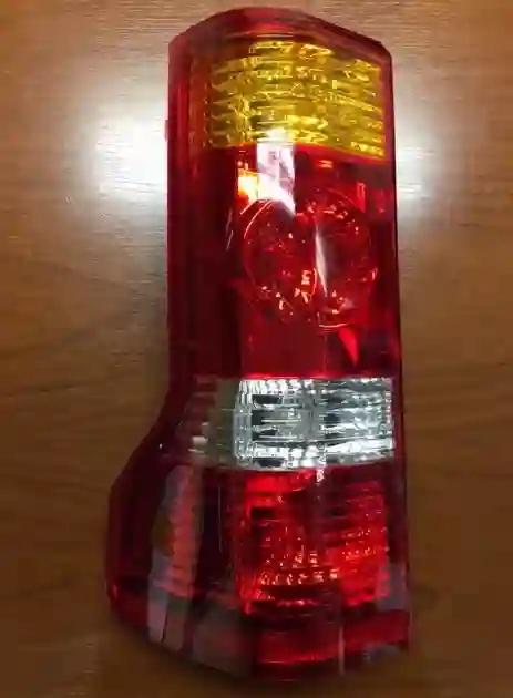 Faro trasero izquierdo