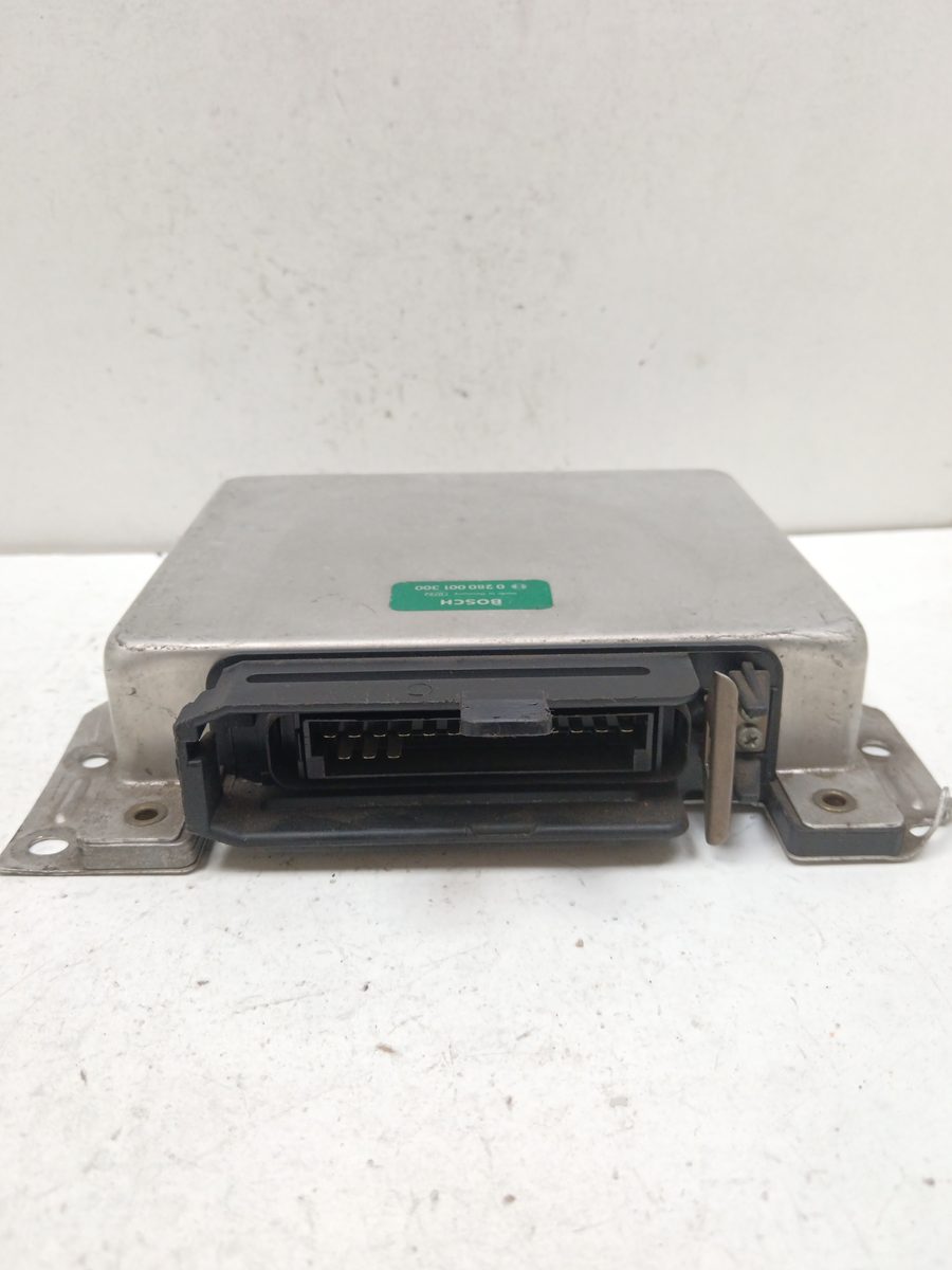 Centralita Motor Uce BMW Serie 5 (E28) desde 1981 0280001300
