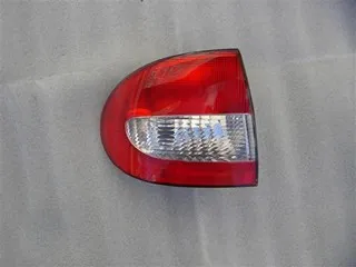 Faro trasero izquierdo