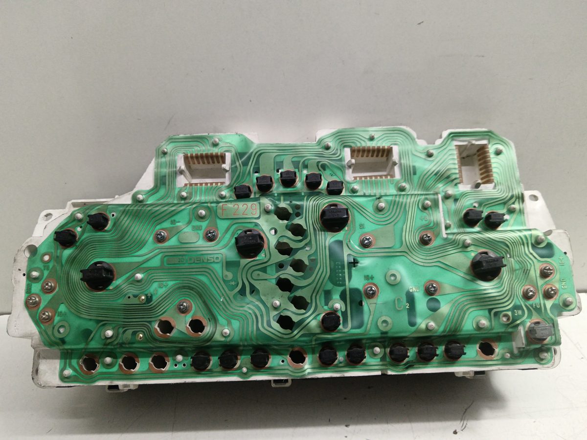Tablero de Instrumentos Mitsubishi Galant Berlina (EA0) 1996-2004 2.0 CAT MR381822