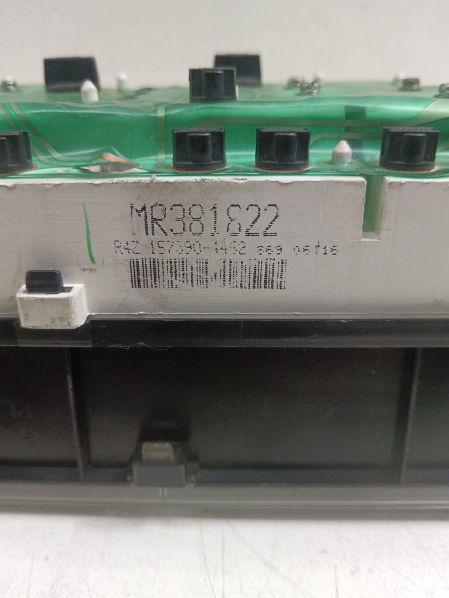 Tablero de Instrumentos Mitsubishi Galant Berlina (EA0) 1996-2004 2.0 CAT MR381822