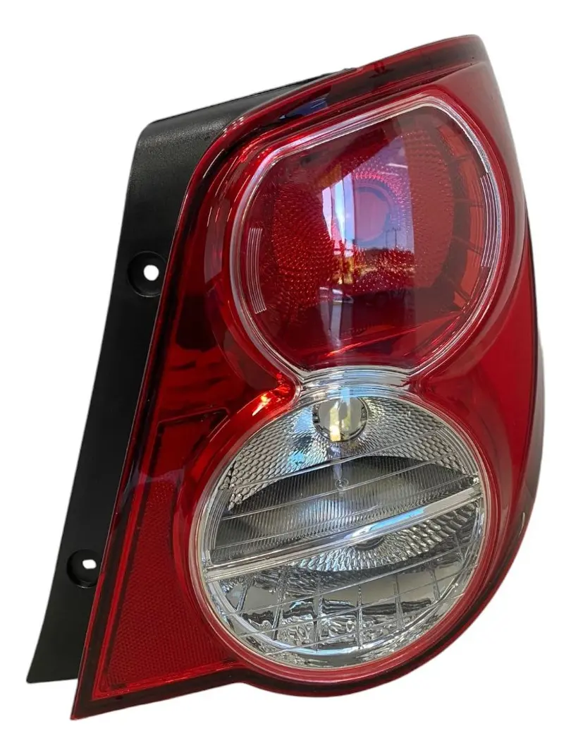 Luz trasera lado derecho para sedán Sonic 2012-2014