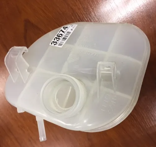 Tanque de radiador inferior con un pico grande y un pico pequeño