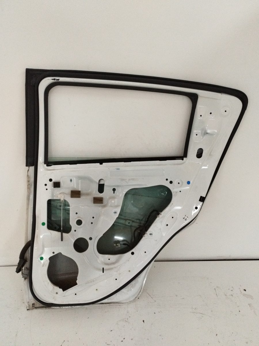 Puerta Trasera Derecha Chevrolet Sonic Berlina Hatchback 2011-2016 LTZ