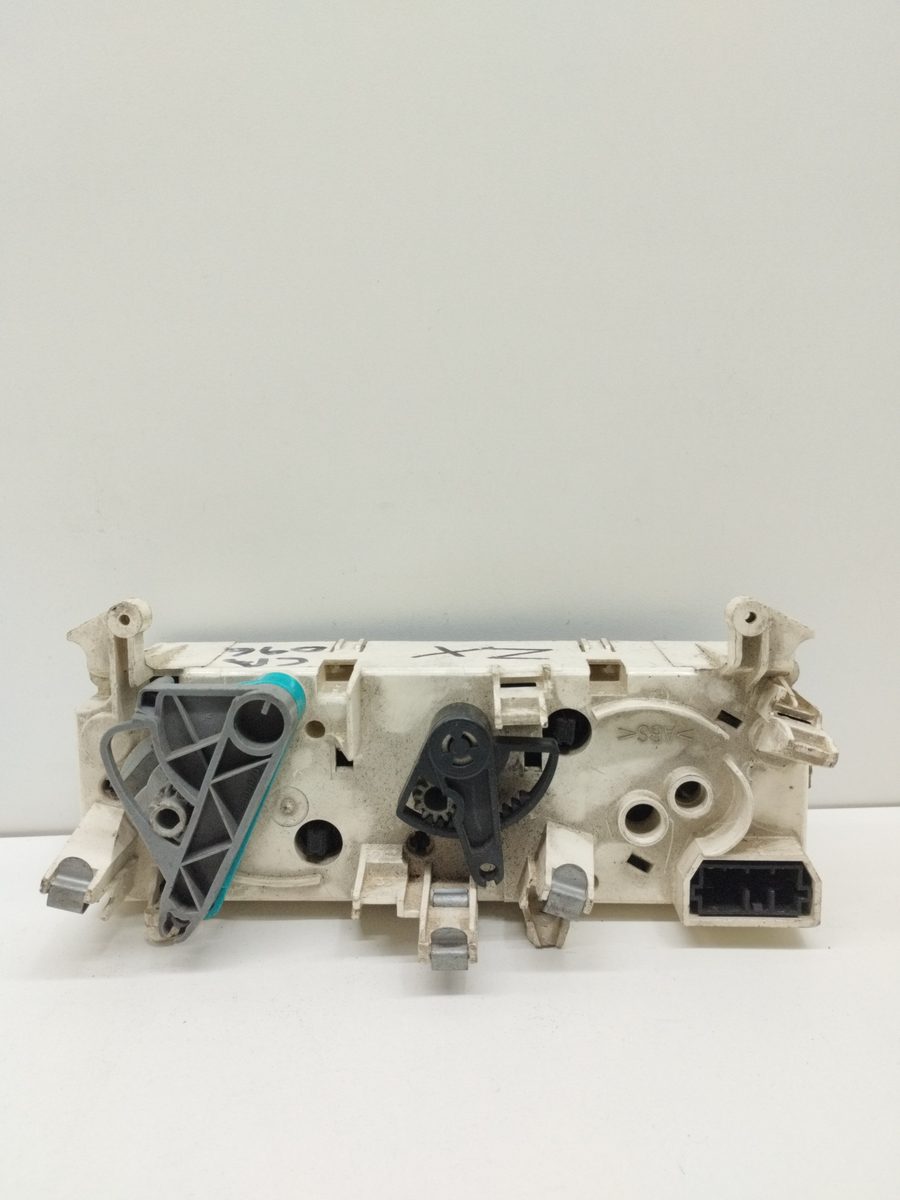 Comandos de Calefacción Peugeot Partner (S1) 1996-2002 Break 1.9L 51kW 654984A