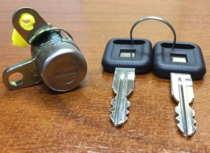 Cilindro de cerradura de puerta izquierdo