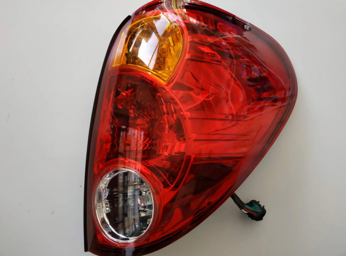 Faro Mitsubishi L200 2006 A 2015 C/ Porta Lámparas