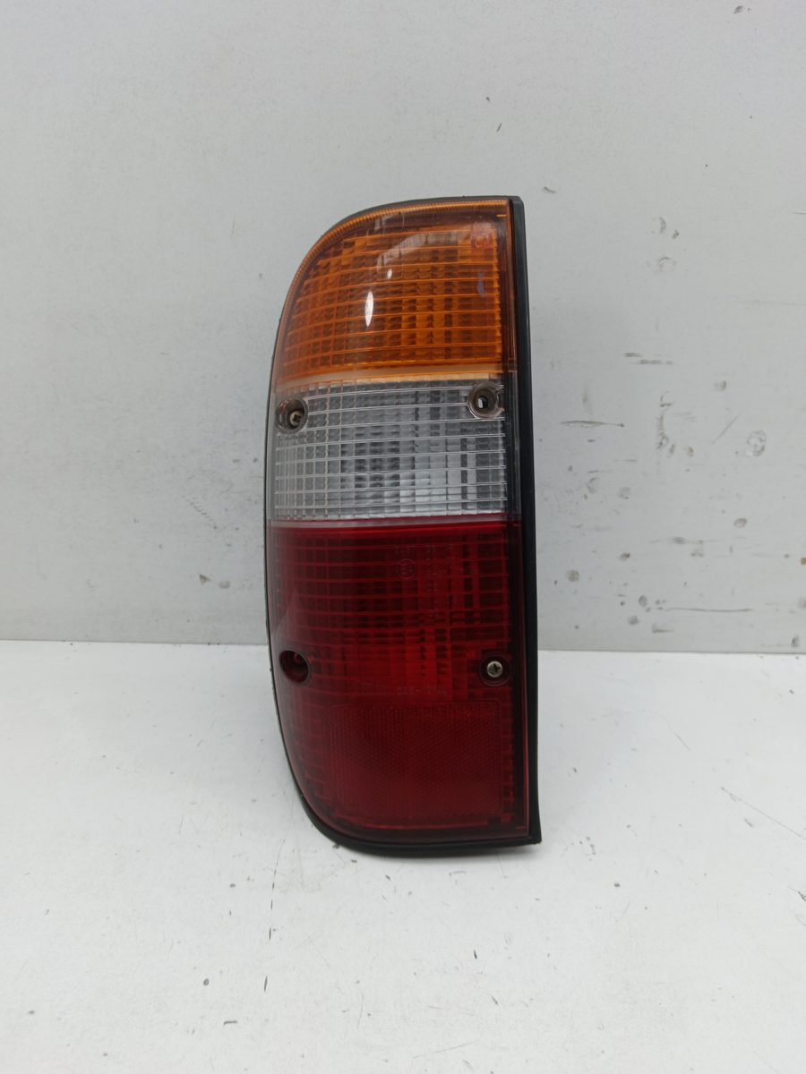 Farol Trasero Izquierdo Exterior Ford Ranger (EQ) 2002-Actualidad Extrakabine 4X4